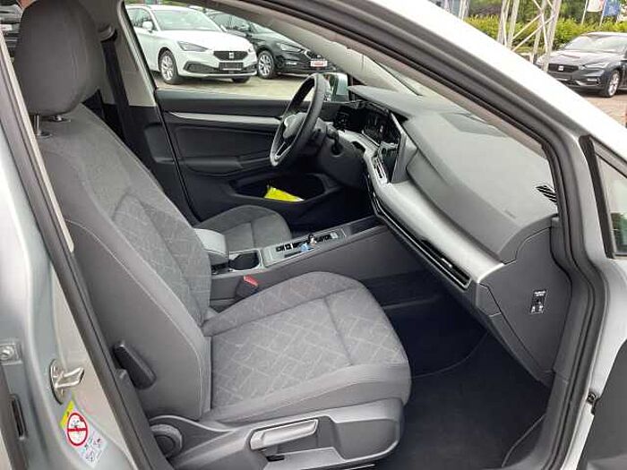 Volkswagen Golf VIII 2.0 TDI Life Aut. NAVIGATION/KAMERA/ACC