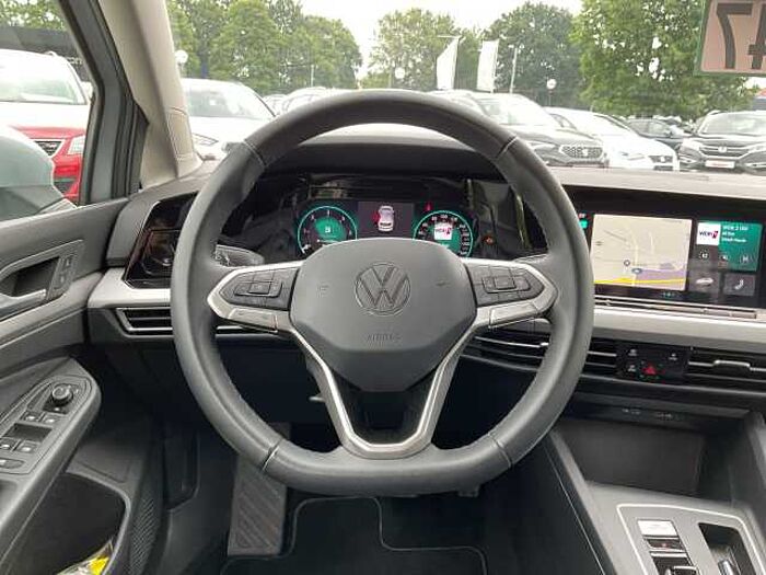 Volkswagen Golf VIII 2.0 TDI Life Aut. NAVIGATION/KAMERA/ACC
