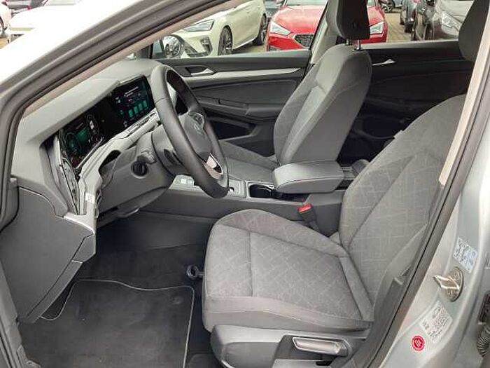 Volkswagen Golf VIII 2.0 TDI Life Aut. NAVIGATION/KAMERA/ACC