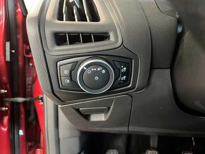 Ford Focus 1.0 ST-Line LED SITZ & LENKRADHEIZUNG