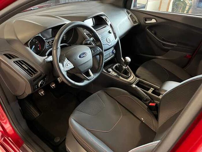 Ford Focus 1.0 ST-Line LED SITZ & LENKRADHEIZUNG