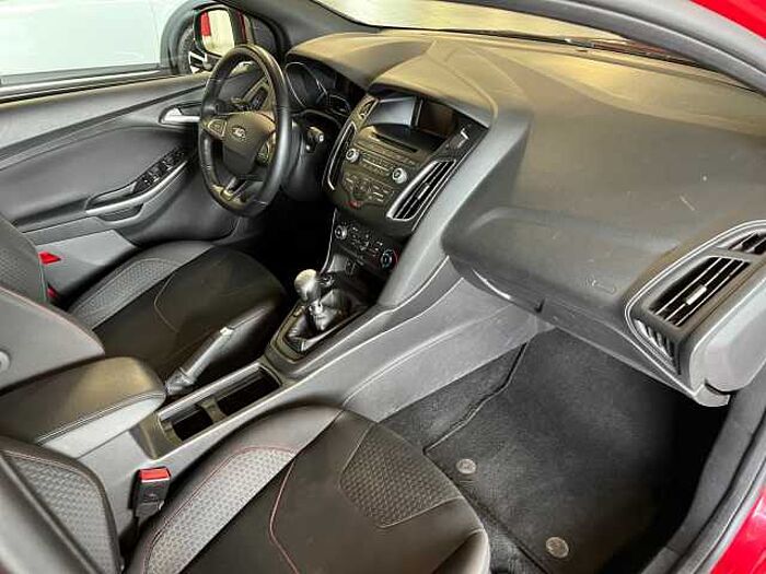 Ford Focus 1.0 ST-Line LED SITZ & LENKRADHEIZUNG