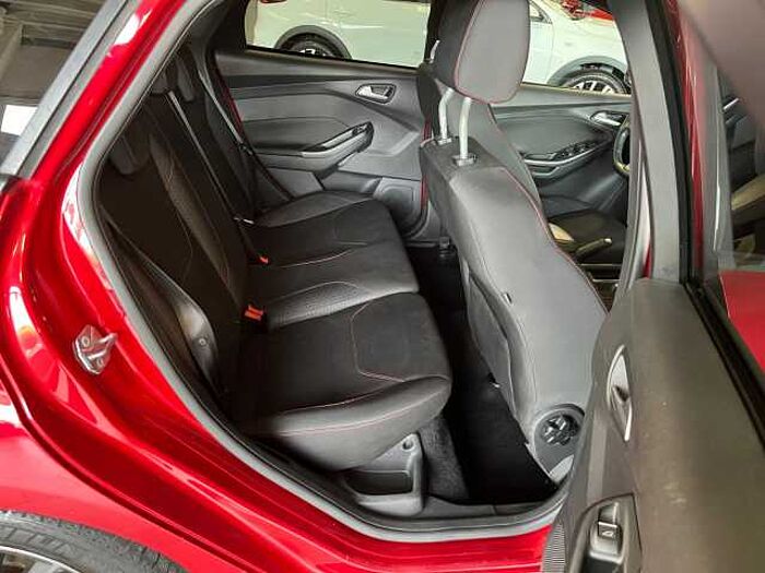 Ford Focus 1.0 ST-Line LED SITZ & LENKRADHEIZUNG