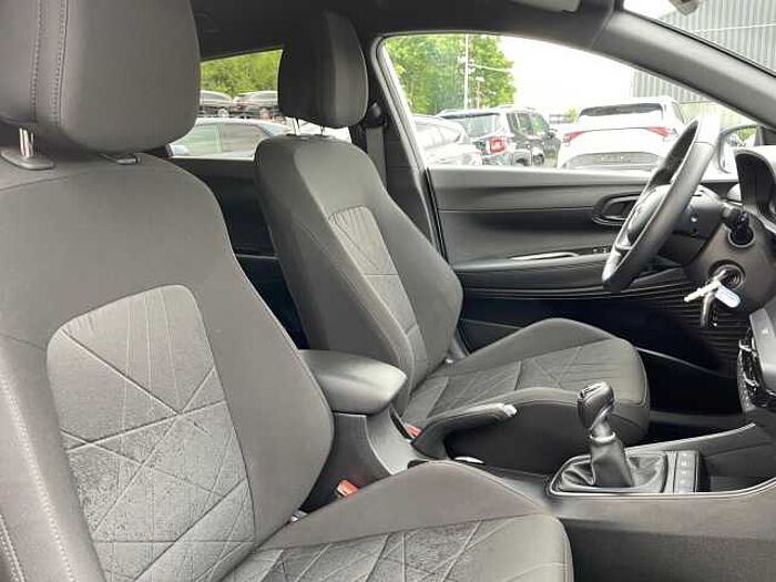 Hyundai Bayon 1.0 T-GDI Connect & Go NAVI WINTERPAKET