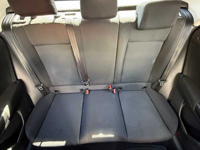 Volkswagen T-Roc 1.0 TSI NAVI+SITZHEIZUNG+KLIMAAUTOMATIK+PDC Basis