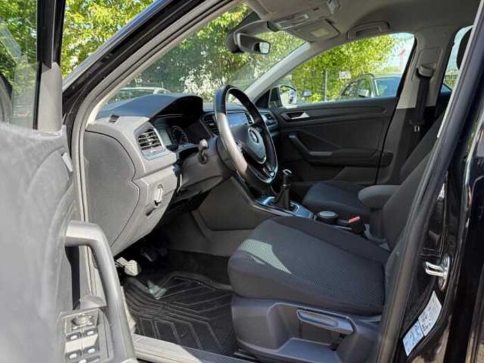 Volkswagen T-Roc 1.0 TSI NAVI+SITZHEIZUNG+KLIMAAUTOMATIK+PDC Basis