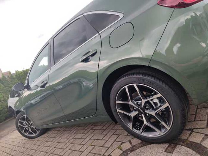 Kia ceed 1.5 PLATINUM DCT NAVI LENRKAD & SITZHEIZUNG cee'd