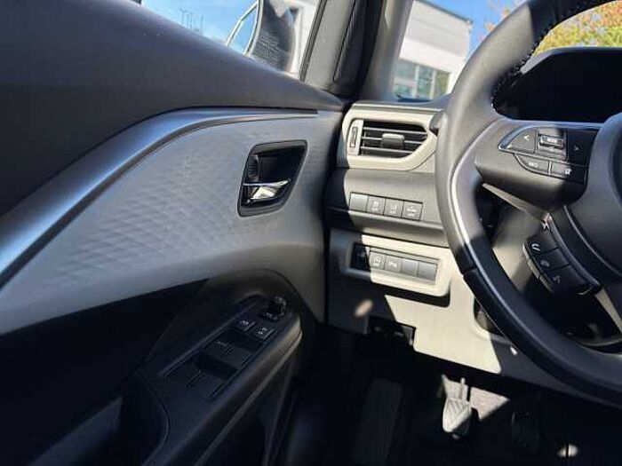 Suzuki Swift 1.2 Comfort+ NAVI LED ACC Dualjet 61 kW