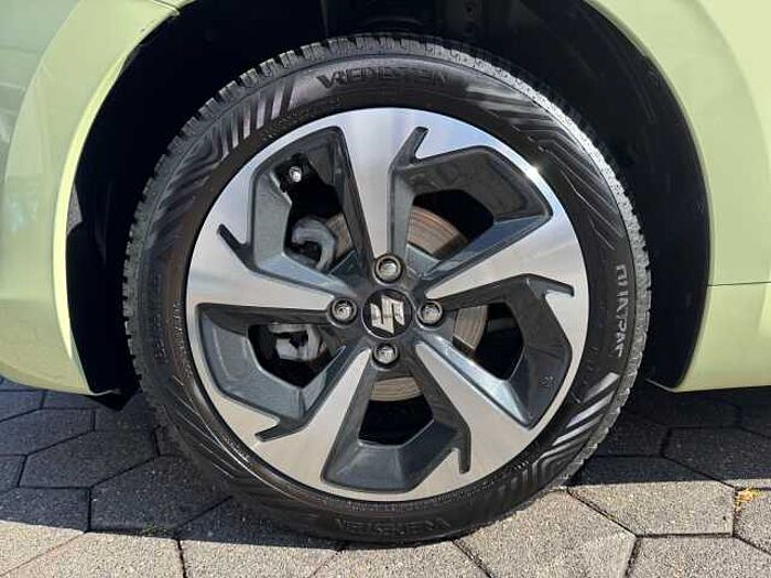 Suzuki Swift 1.2 Comfort+ NAVI LED ACC Dualjet 61 kW