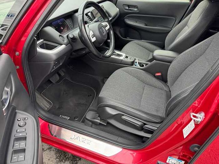 Honda Jazz 1.5 E-CVTExecutive NAVI LED CONNECT i-MMD Executive