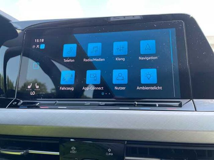 Volkswagen Golf VIII Variant 1.5 eTSI DSG Life NAV AHK SHZ