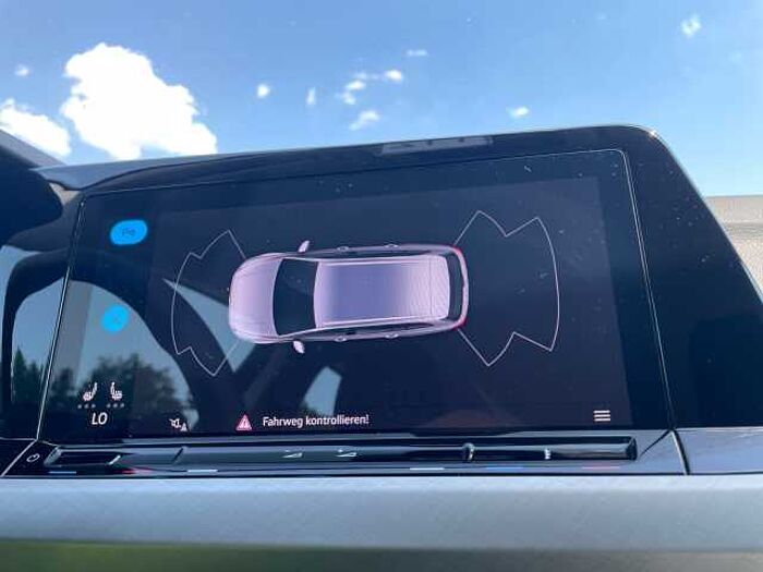 Volkswagen Golf VIII Variant 1.5 eTSI DSG Life NAV AHK SHZ