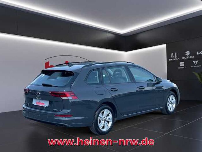 Volkswagen Golf VIII Variant 1.5 eTSI DSG Life NAV AHK SHZ