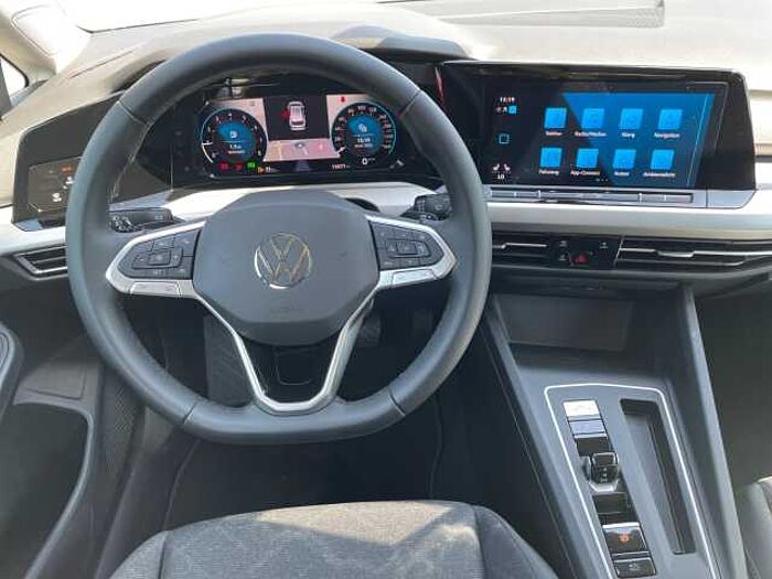 Volkswagen Golf VIII Variant 1.5 eTSI DSG Life NAV AHK SHZ