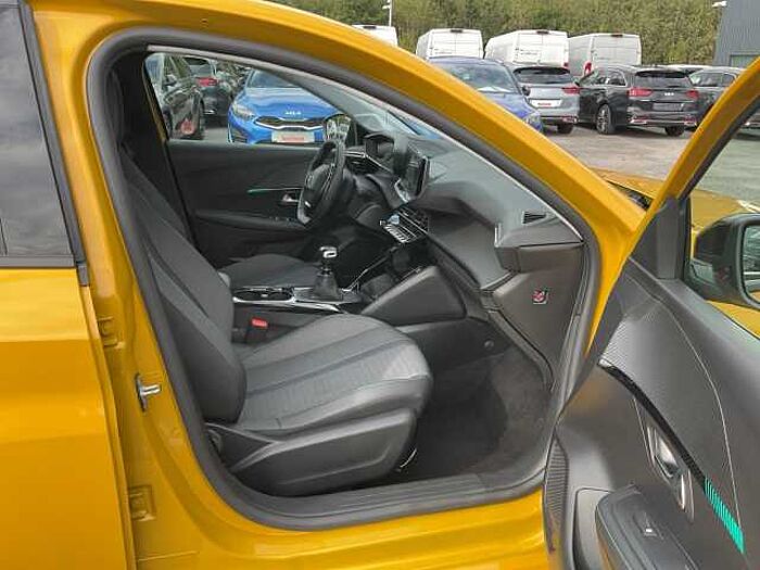 Peugeot 208 1.2 PureTech 100 Allure Pack NAVI+KAMERA+PDC