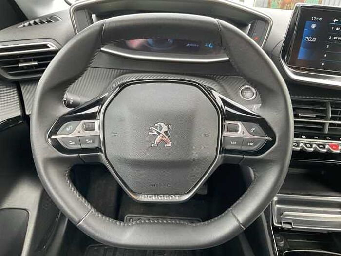 Peugeot 208 1.2 PureTech 100 Allure Pack NAVI+KAMERA+PDC