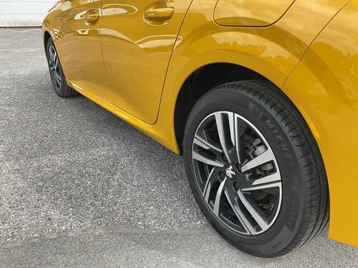 Peugeot 208 1.2 PureTech 100 Allure Pack NAVI+KAMERA+PDC