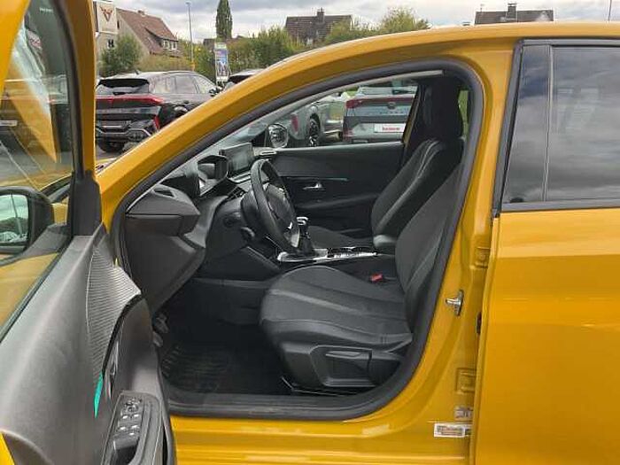 Peugeot 208 1.2 PureTech 100 Allure Pack NAVI+KAMERA+PDC