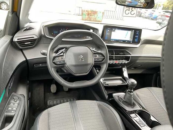 Peugeot 208 1.2 PureTech 100 Allure Pack NAVI+KAMERA+PDC