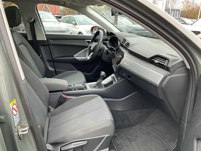 Audi Q3 35 1.5 TFSI S-tronic advanced NAVI LED PANO