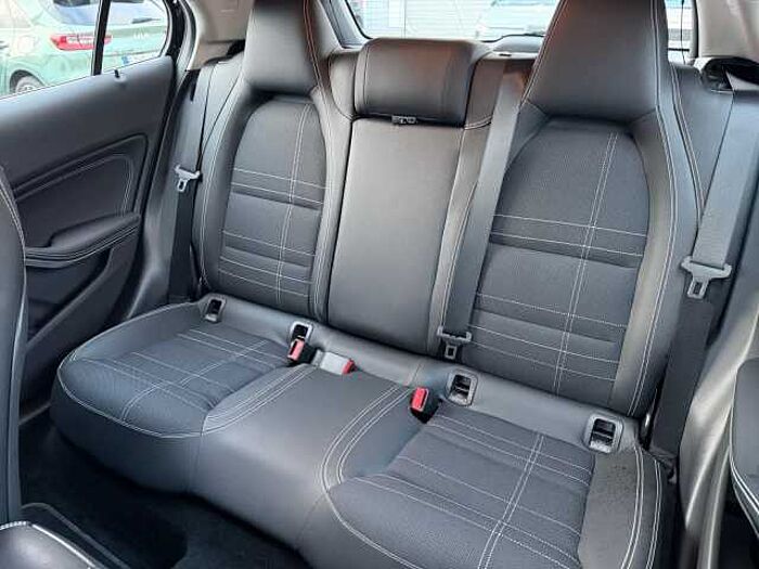 Mercedes-Benz GLA 200 Urban Score SHZ+Kam. +LM+PDC+ParkAss+Xenon