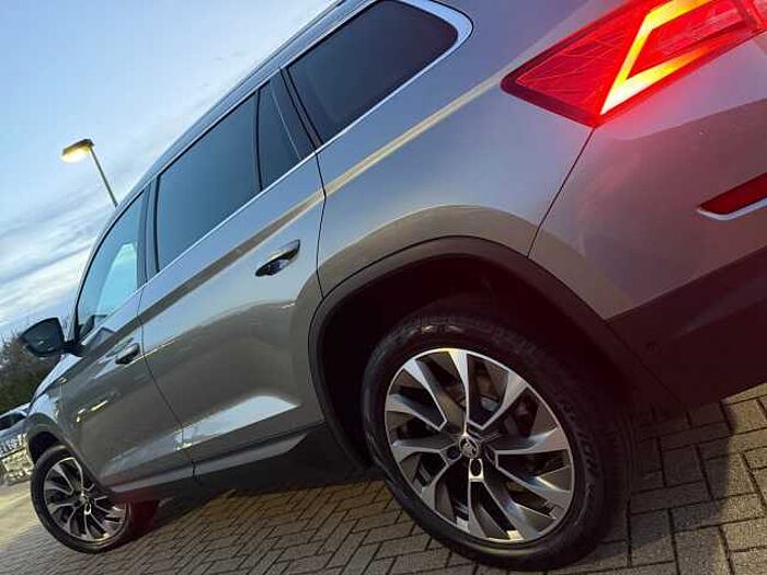 SKODA Kodiaq 2.0 TDI DSG Clever 4x4 NAVI LED AHK PANO