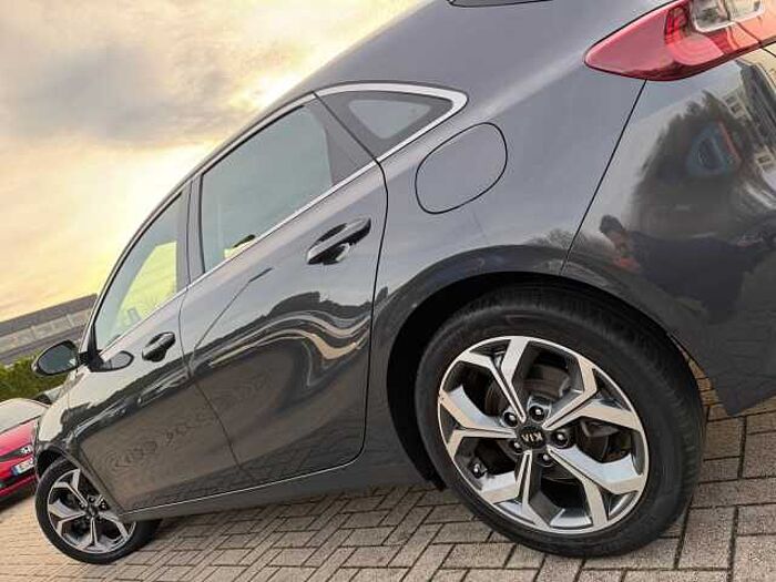 Kia ceed 1.4 T-GDI Spirit NAVI-PAKET BI-LED 17Z-ALU cee'd