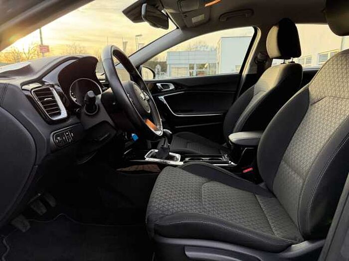 Kia ceed 1.4 T-GDI Spirit NAVI-PAKET BI-LED 17Z-ALU cee'd