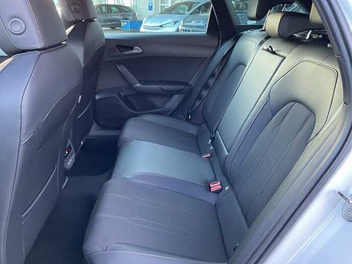 CUPRA Leon Sportstourer 1.5 eTSI DSG PANO / SITZHEIZUNG