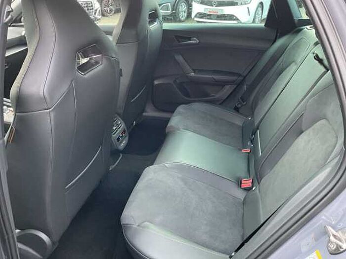 CUPRA Leon Sportstourer 2.0 TSI 4Drive VZ PDC // DCC Black Edition