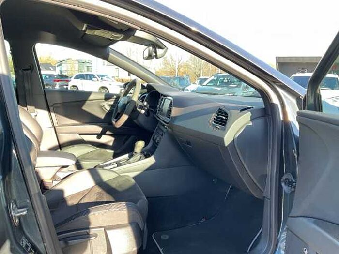 SEAT Leon ST Cupra R 2.0 TSI DSG 4Drive NAVI LED ACC 300