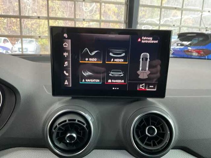 Audi Q2 35 TFSI S tronic advanced TEMPOMAT+PDC