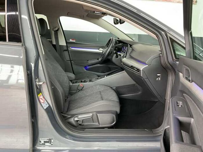 Volkswagen Golf VIII Variant 2.0 TDI DSG Life LED+NAVI+AHK
