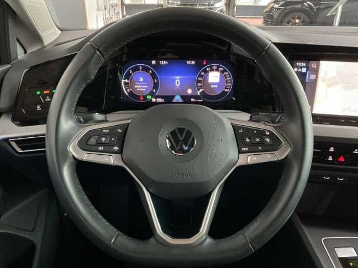 Volkswagen Golf VIII Variant 2.0 TDI DSG Life LED+NAVI+AHK