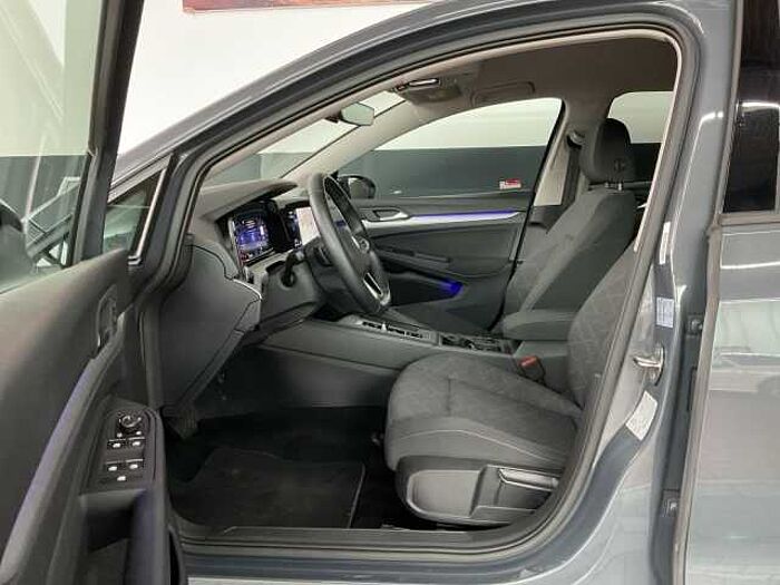 Volkswagen Golf VIII Variant 2.0 TDI DSG Life LED+NAVI+AHK