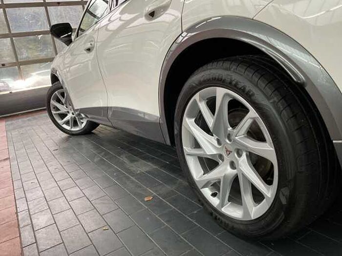 CUPRA Formentor 1.4 e-Hybrid DSG LED+FULLLINK+PDC+ACC Basis