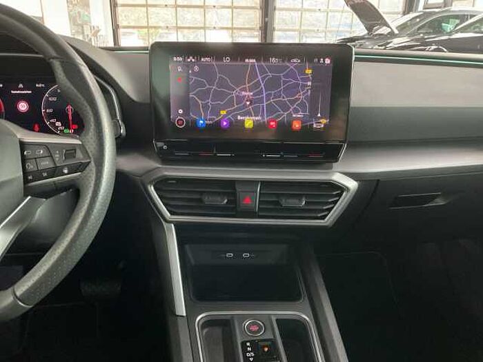 SEAT Leon Sportstourer FR 1.5 eTSI DSG NAVI LED PANO