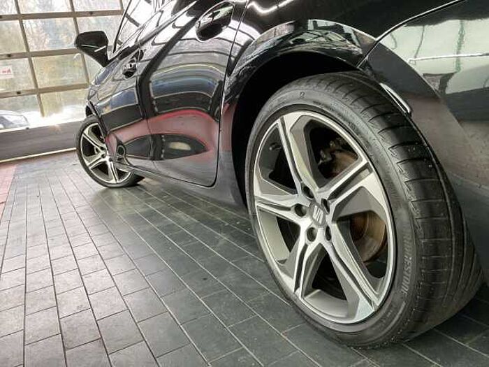 SEAT Leon Sportstourer FR 1.5 eTSI DSG NAVI LED PANO