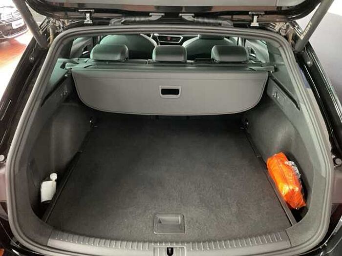 SEAT Leon Sportstourer FR 1.5 eTSI DSG NAVI LED PANO