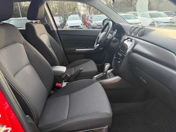 Suzuki Vitara 1.4 Comfort A/T HYBRID ACC+LED+Navi+SHZ+LM