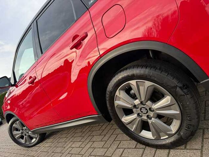 Suzuki Vitara 1.4 Comfort A/T HYBRID ACC+LED+Navi+SHZ+LM