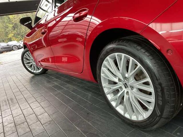 SEAT Leon 1.5 eTSI DSG Xcellence LED+NAVI+ACC+KAMERA