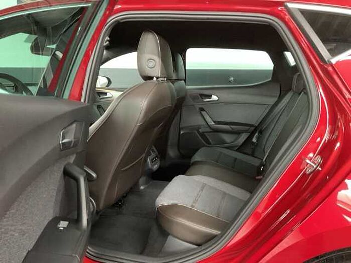 SEAT Leon 1.5 eTSI DSG Xcellence LED+NAVI+ACC+KAMERA