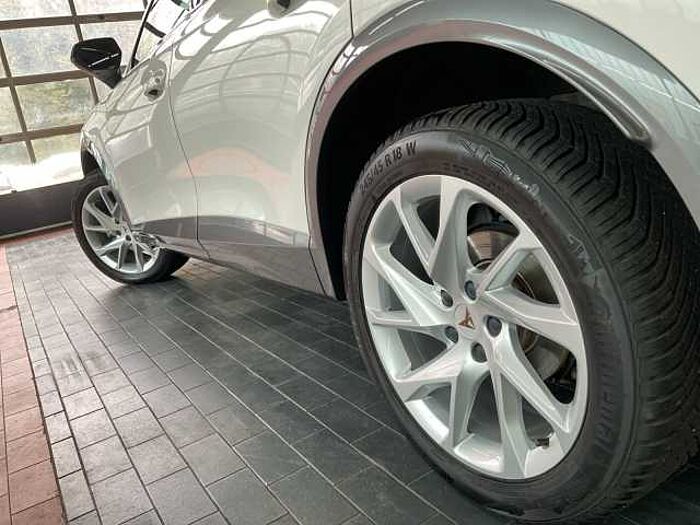 CUPRA Formentor 1.5 TSI DSG LED+PANO+2xPDC+ACC+FULLLINK Basis