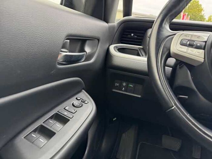 Honda Jazz 1.5 E-CVTExecutive NAVI LED CONNECT i-MMD Executive