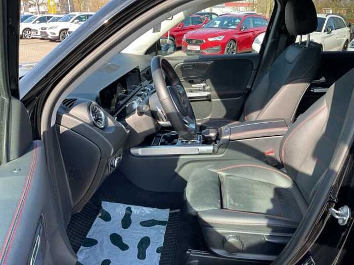 Mercedes-Benz GLB 180 AMG Line LM FELGEN + VIRTUAL COCKPIT