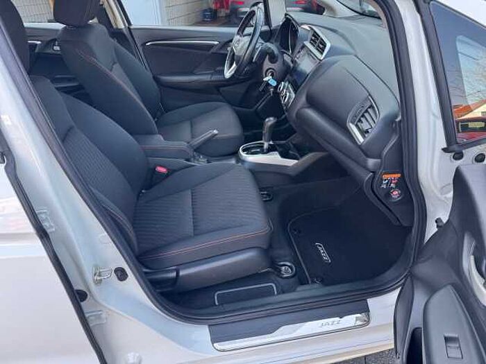 Honda Jazz 1.5 i-VTEC Dynamic LED+PDC+NAVI+DAB-RADIO