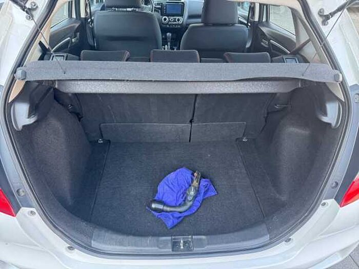 Honda Jazz 1.5 i-VTEC Dynamic LED+PDC+NAVI+DAB-RADIO