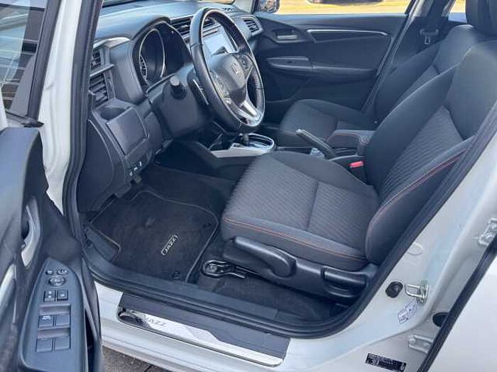 Honda Jazz 1.5 i-VTEC Dynamic LED+PDC+NAVI+DAB-RADIO