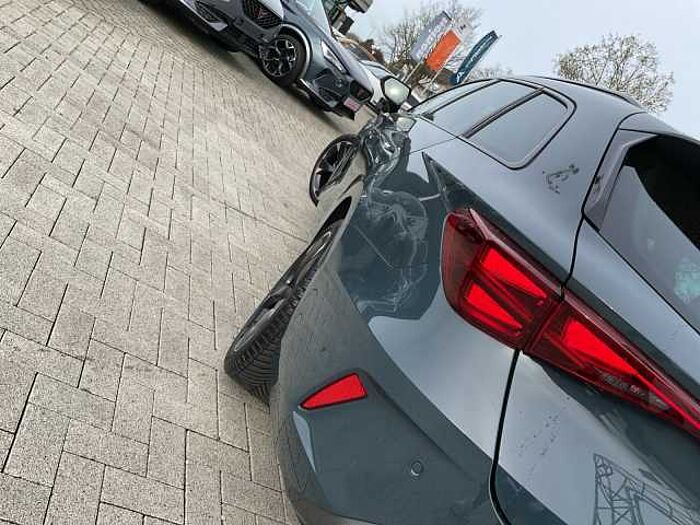 SEAT Leon Sportstourer 1.5 eTSI DSG NAVI MATRIX PANO
